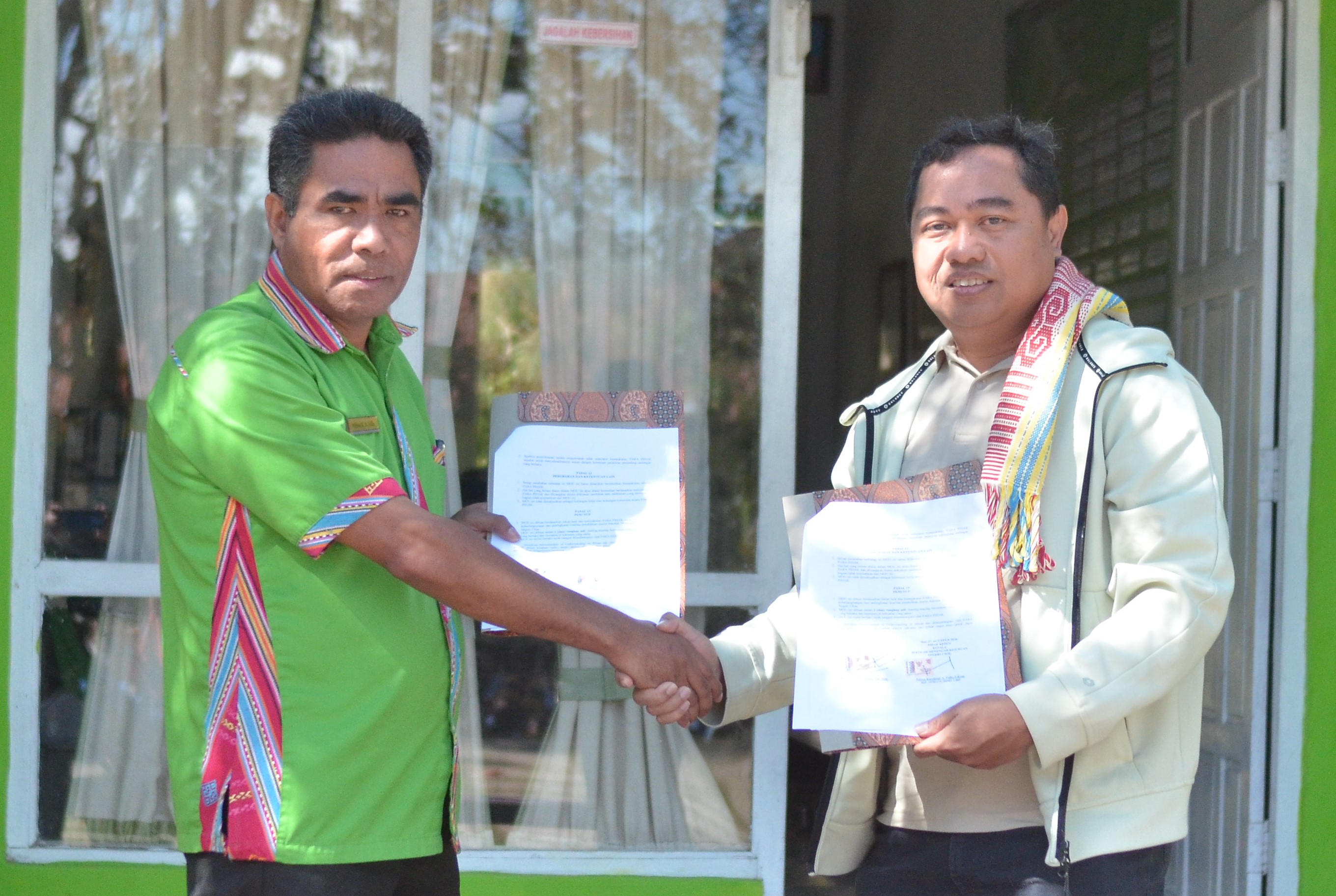 SMK Negeri 2 SoE dan Institute of Justice Law Firm Jalin Kemitraan lewat Program Beasiswa Pendidikan